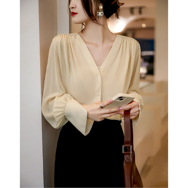 【完売品】美品　ビアズリー　近年タグ　ダブルクロス Ｖネックブラウス　アイボリー 完売品】美品 ビアズリー 近年タグ ダブルクロス Vネック